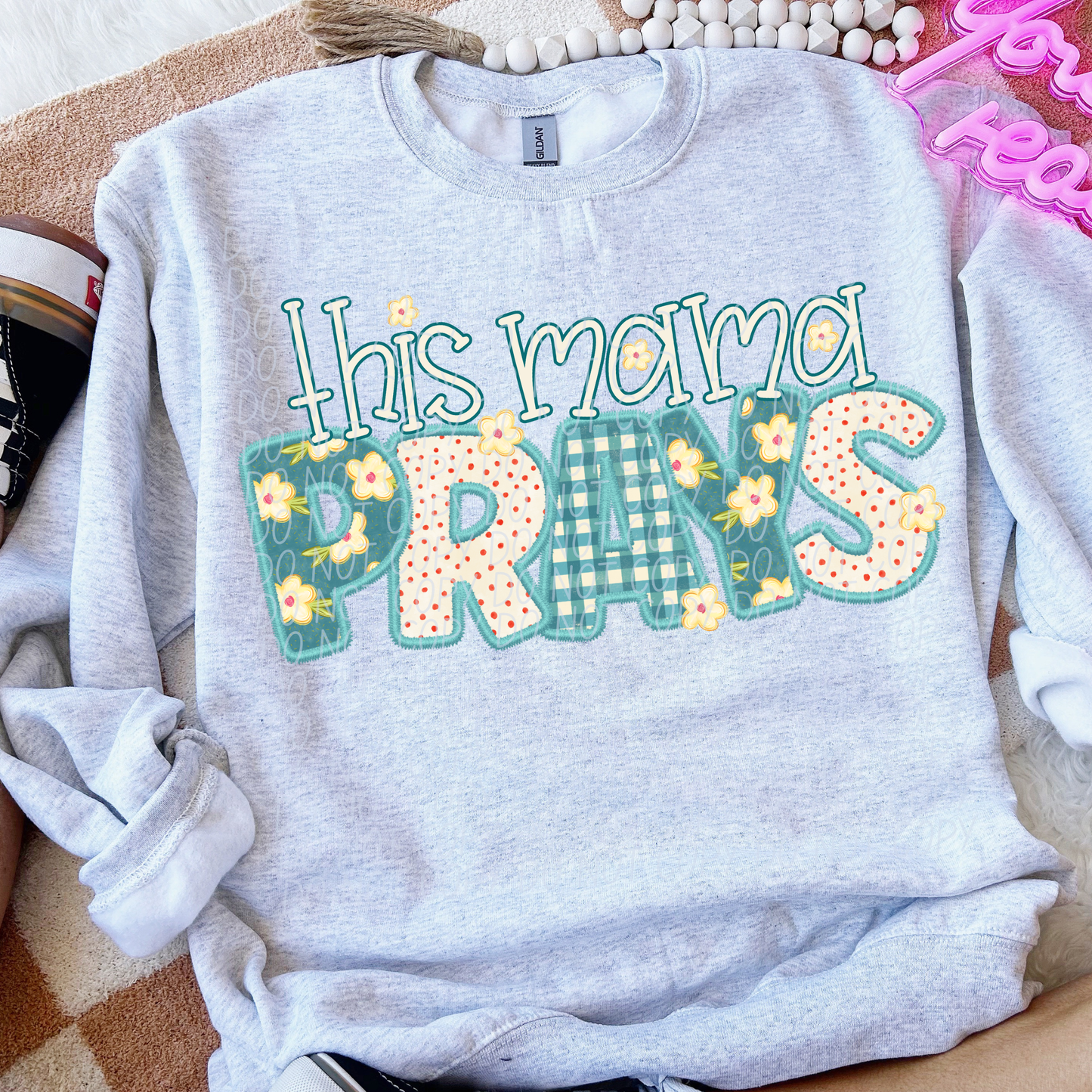 THIS MAMA PRAYS - DTF TRANSFER